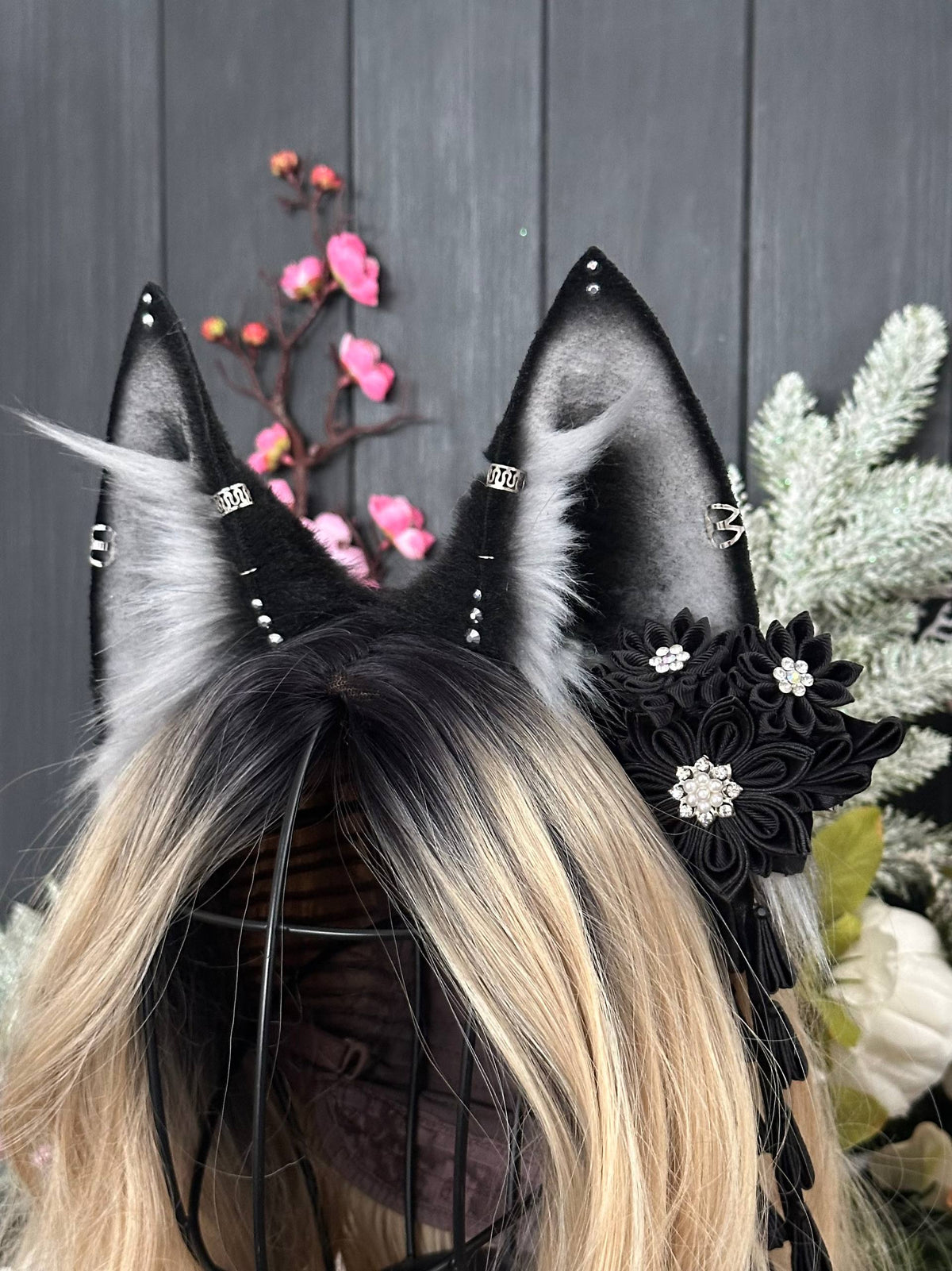 Black kitsune